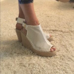 White wedges -like new!